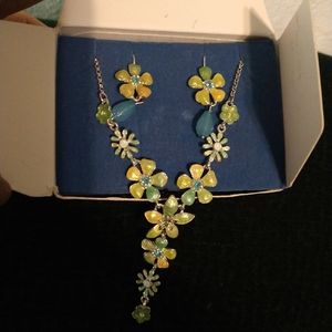 Necklace earrings set